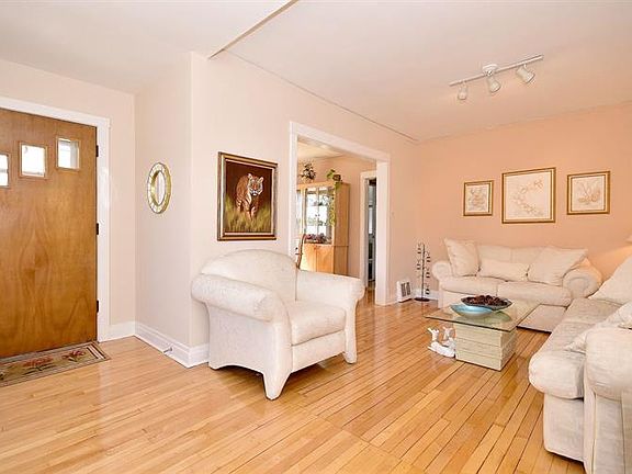 4th image of 1007 Hannah Ave