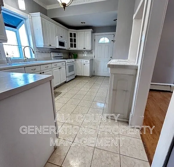 1361 E 43rd St — Photo 3