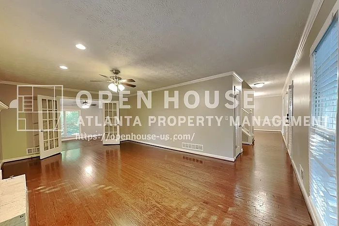 2709 Hawk Dr NE — Photo 4