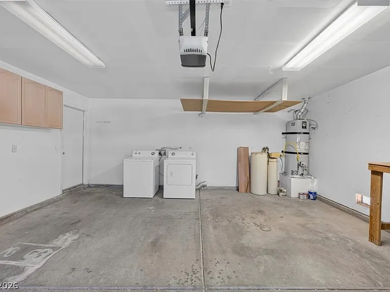 2408 Sterling Heights Dr — Photo 32