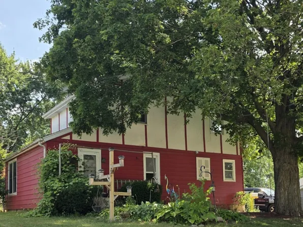 302 Dee Rd, North Aurora, IL 60542