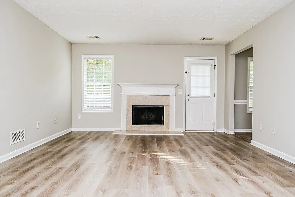 3 bed, 2.0 bath, 1200 sqft, $1,650 — Photo 4