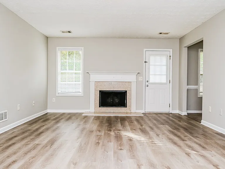 120 Sampson Ct — Photo 4