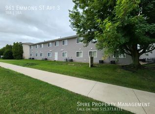 961 Emmons St APT 3, Hiawatha, IA 52233