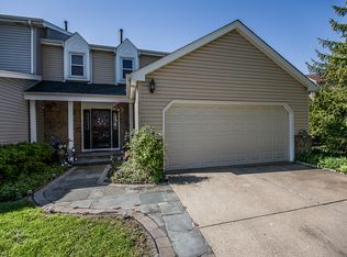 616 Dunsten Cir, Northbrook, IL 60062