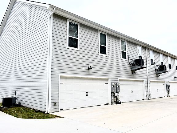 2nd image of 1734 Arbor Hills Dr SE