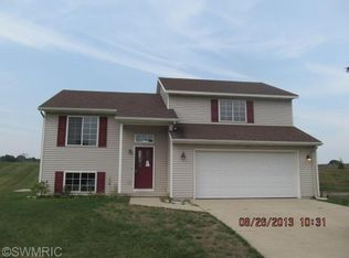 310 Voyager Ct, Wayland, MI 49348