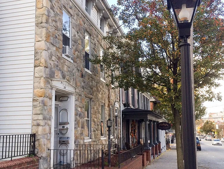 118 E King St #A & B — Photo 1