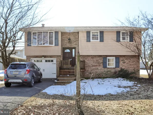1142 E Maple St, Palmyra, PA 17078