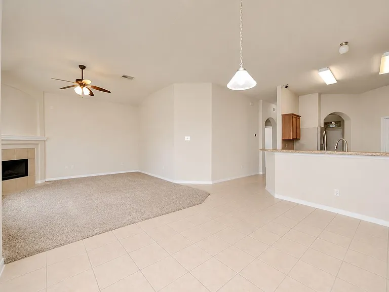 1922 Makenna Ln — Photo 7
