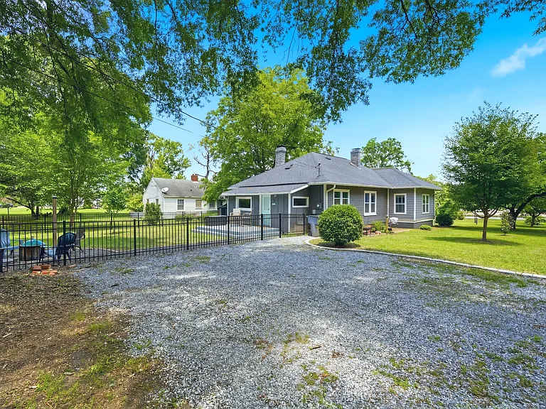 2601 Derita Ave — Photo 35