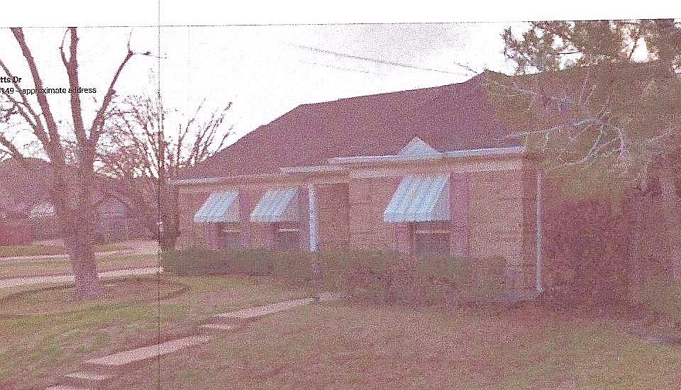 1st image of 421 Picketts Dr