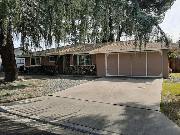 2nd image of 41139 McDowell St