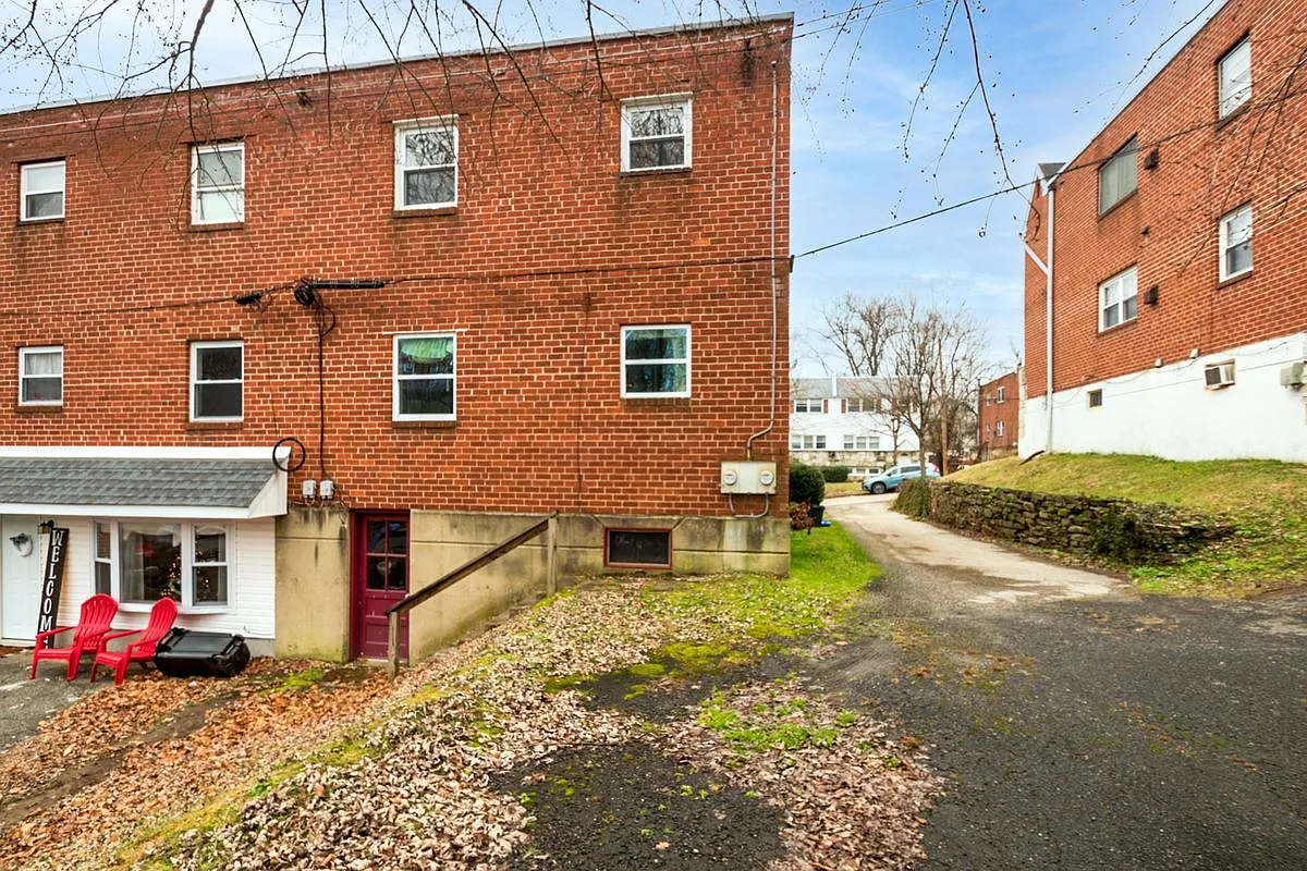 2 bed, 1.0 bath, 882 sqft, $1,850 — Photo 2