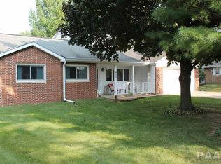 9312 N Pine Tree Rd, Peoria, IL 61615