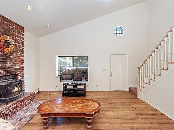5th image of 432 Eton Ln