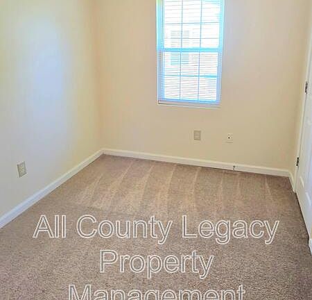 4th image of 32 Maria Cir