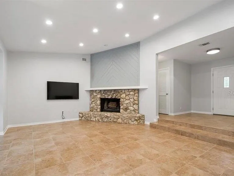 10744 Creek Dr — Photo 6