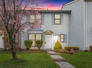 184 Hampshire Ct, Piscataway, NJ 08854