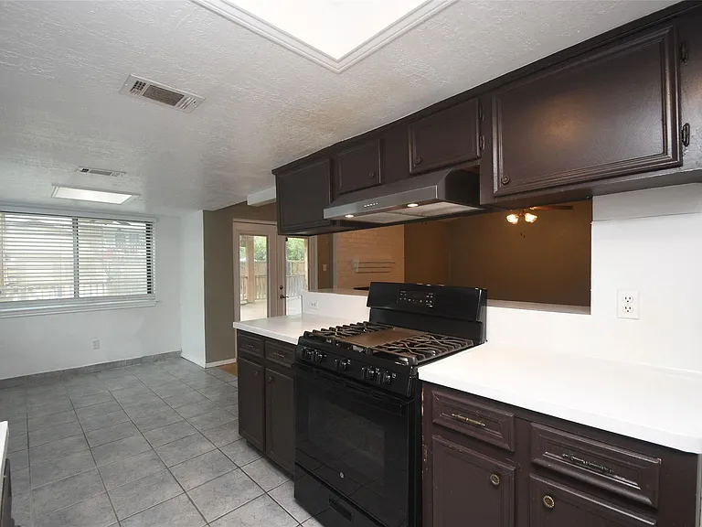 510 Chambly Dr — Photo 41