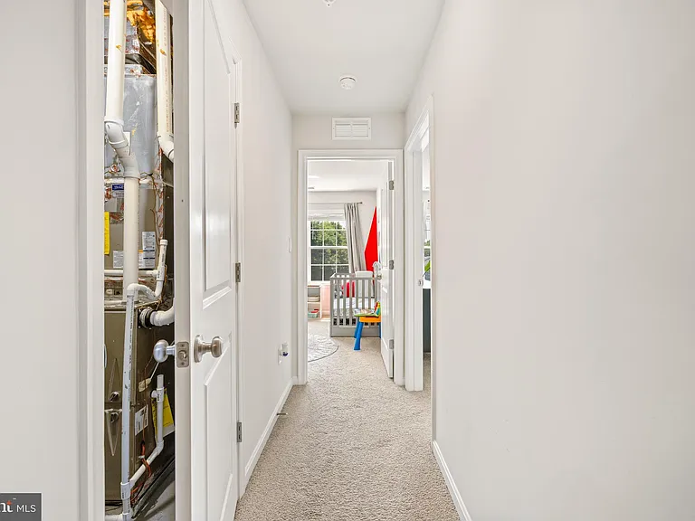 154 Hannock St — Photo 38