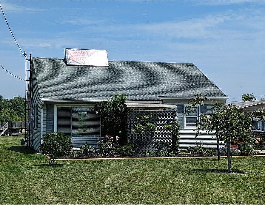 Cozy Ranch, near new kitchen
