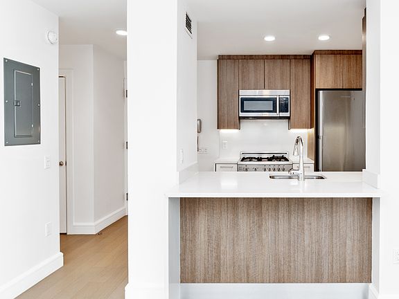 4th image of 311 W 50th St APT 3J