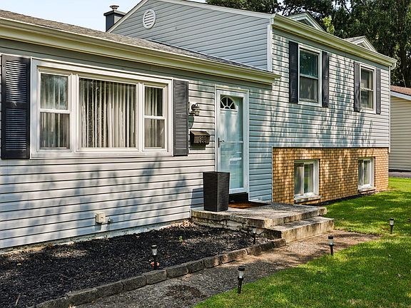 3rd image of 866 Hunt Valley Dr
