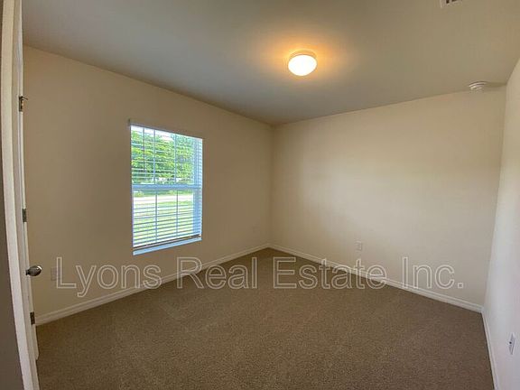 3rd image of 1802 NE 34th Ln