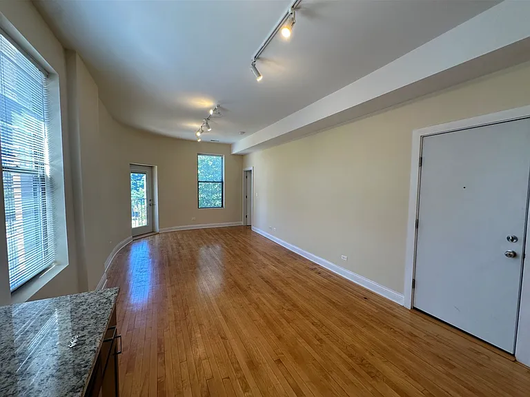 4053 N Leavitt St #2N — Photo 3