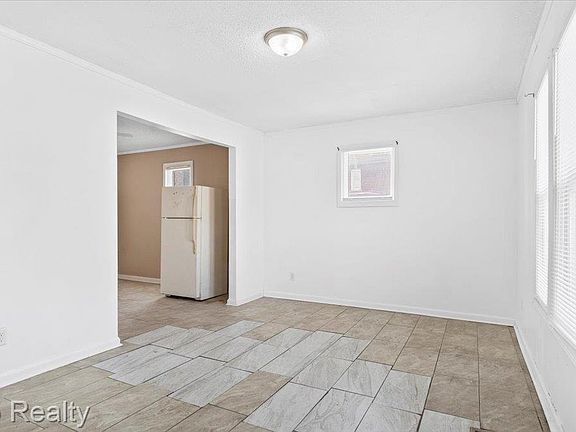 3rd image of 9 Myrtle St