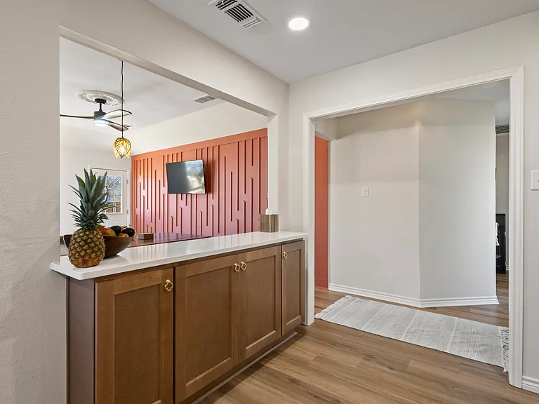 411 N Arizona Dr — Photo 1