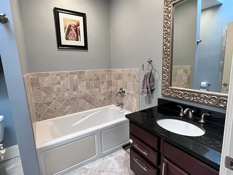 584 E 8th St #3 — Photo 9