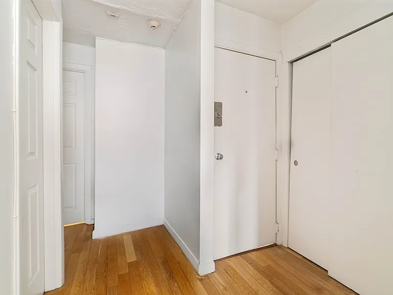 5 N Margin St #10 — Photo 4