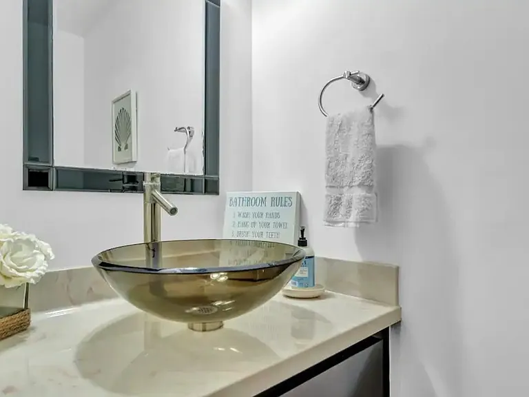 1821 E Barefoot Pl — Photo 14