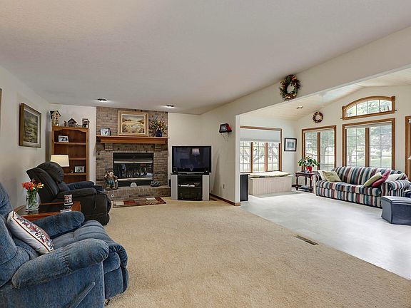 4th image of 929 Shaw Ct