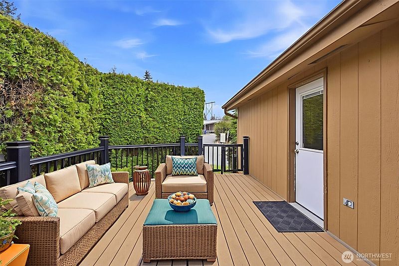 4th image of 704 87th Avenue NE #46