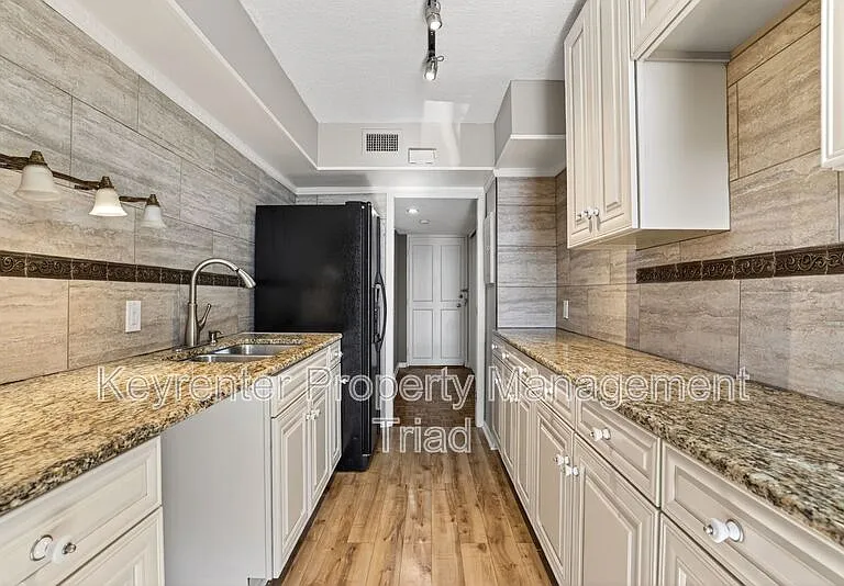 1101 N Elm St #104 — Photo 2