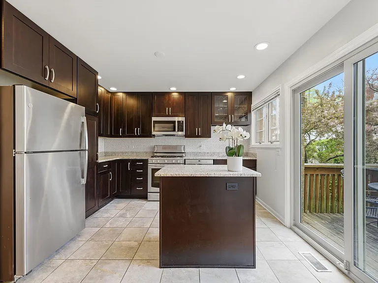 3125 Lake Ave — Photo 5