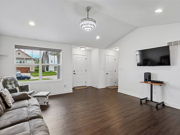 5th image of 8974 Primo Ln