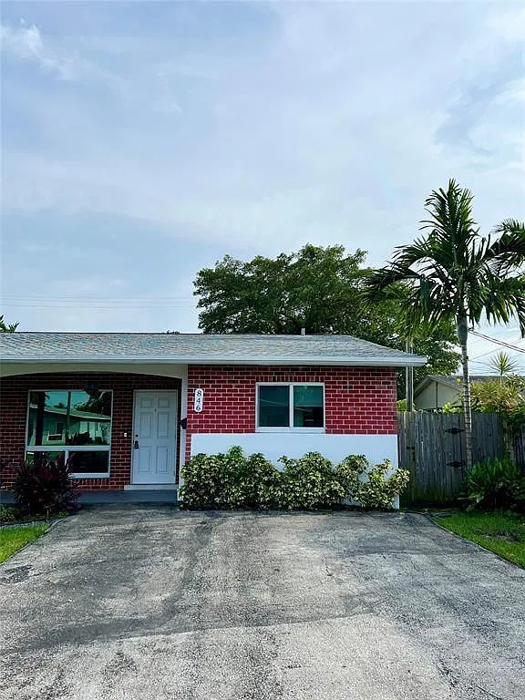 3 bed, 2.0 bath, 2405 sqft, $3,100 — Photo 2