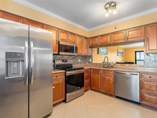 2200 S Cypress Bend Dr APT 804, Pompano Beach, FL 33069