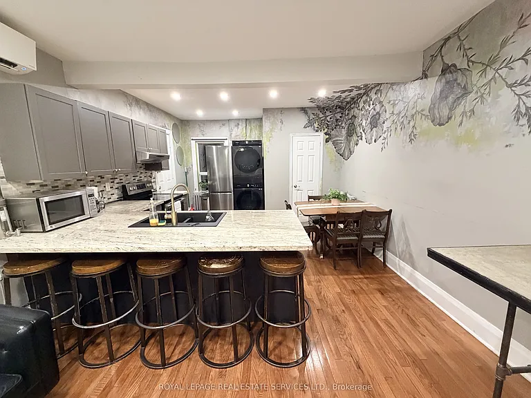1294 Queen St W #A — Photo 4