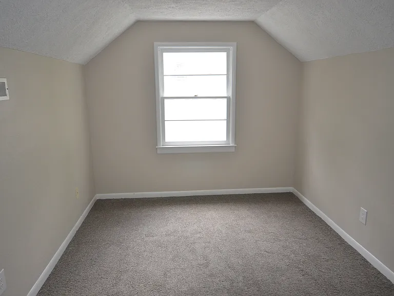342 Jennings Ave — Photo 15