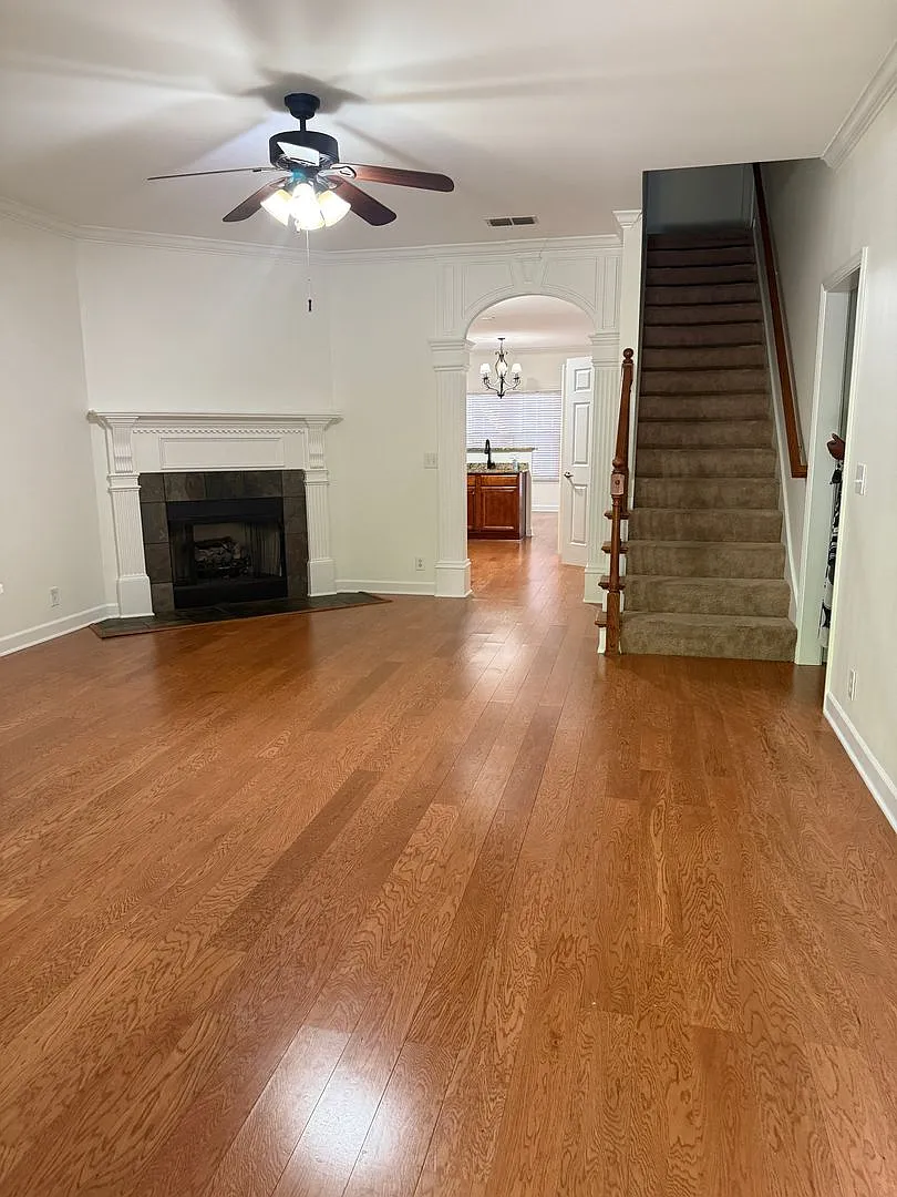 Beautiful 4 Bedroom Home — Photo 2