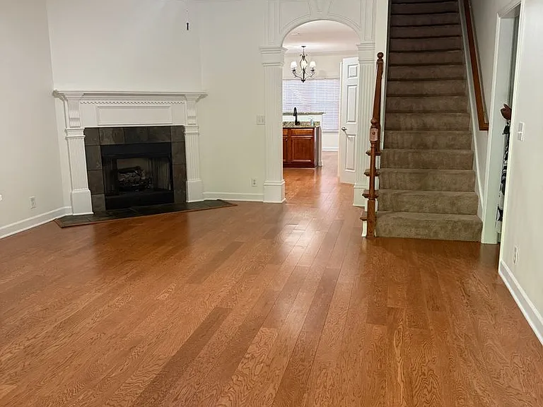 2136 Cason Ln — Photo 2