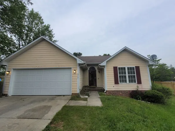 317 Buckeye Dr, Raeford, NC 28376