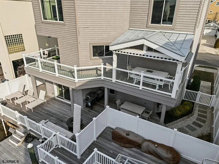 302 N Nassau Ave — Photo 48