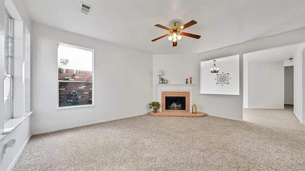 3 bed, 2.0 bath, 1534 sqft, $1,890 — Photo 2