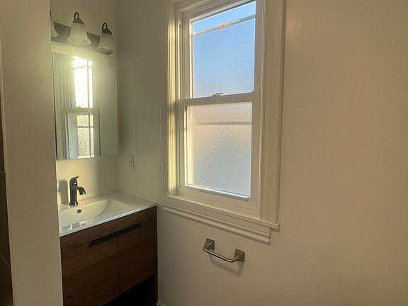 4th image of 14 Elm St Floor 2